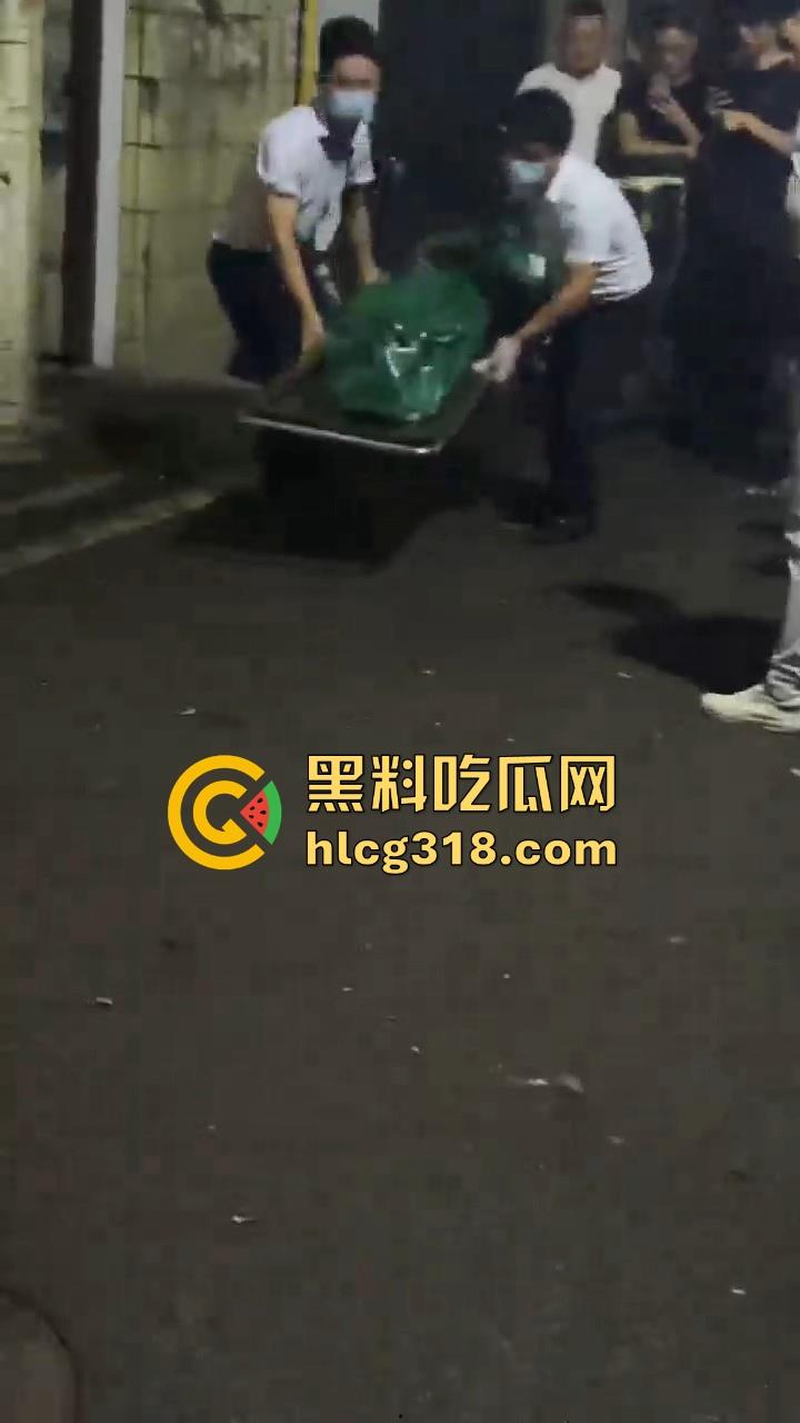 湖南长沙肌肉猛男操死站街女!现场已被警察封锁现场 这得多猛啊能把人操死!-10