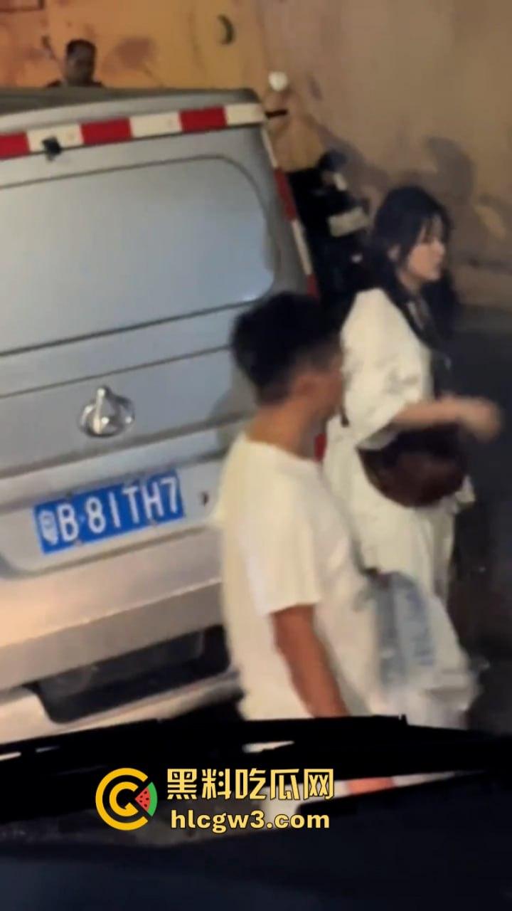 小三男爱上已婚女 遭原配老公带人当街暴打毁灭式踢裆 小二弟都快保不住了！-9