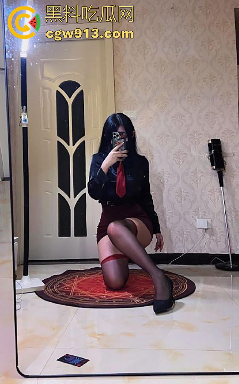 酒吧捡尸极品网红【人造18号】，贵阳三洞齐开骚逼，酒吧厕所公园都被操过，还乱伦表弟，被其兄弟捡尸爆操！-8