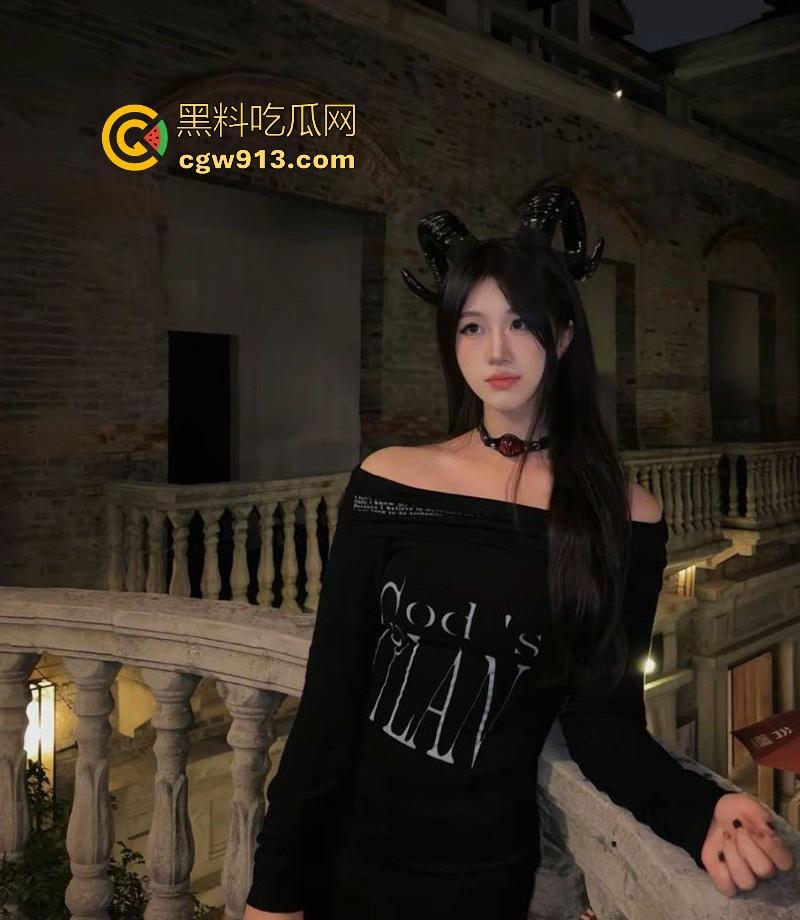 南京大学极品反差婊【李诺南】外表清纯床上淫荡，身材曼妙眼神魅惑，深喉骑乘骚劲十足！-2