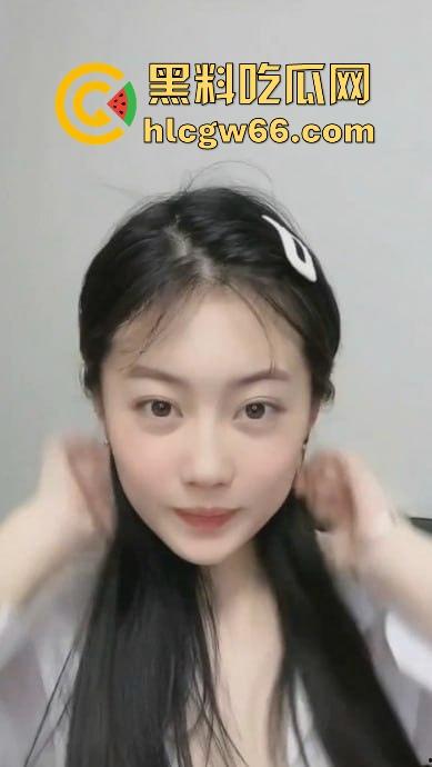 抖音高颜值女网红【虾滑】榜一大哥定制福利 假鸡巴深情口交 疯狂抽插白虎骚穴-2