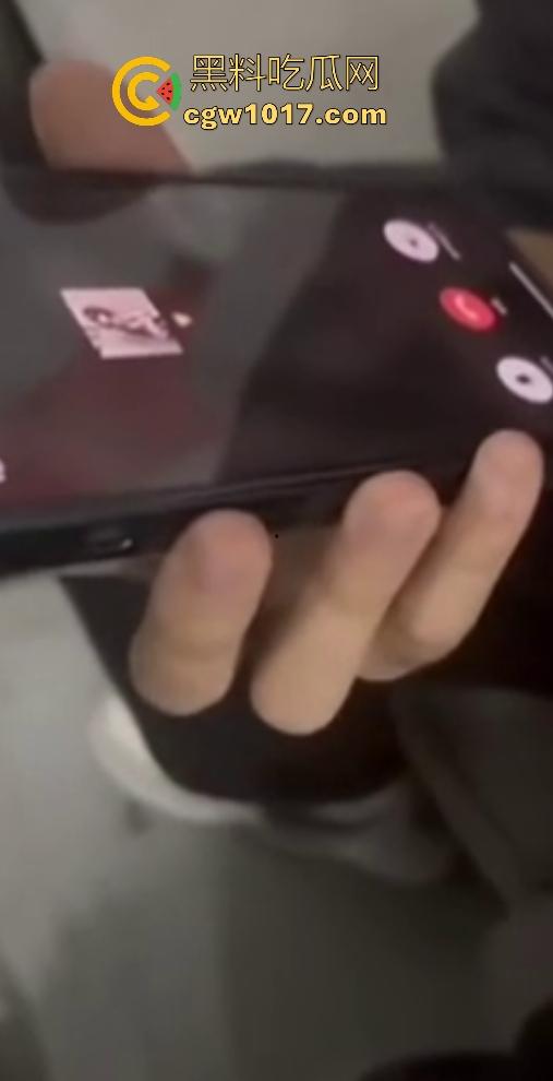 东莞电子科技学校女友【钟幸】出轨，四川男友千里之外打语音被绿茶婊戴帽，还嘲讽说兄弟这叫声还没之前骚！-2