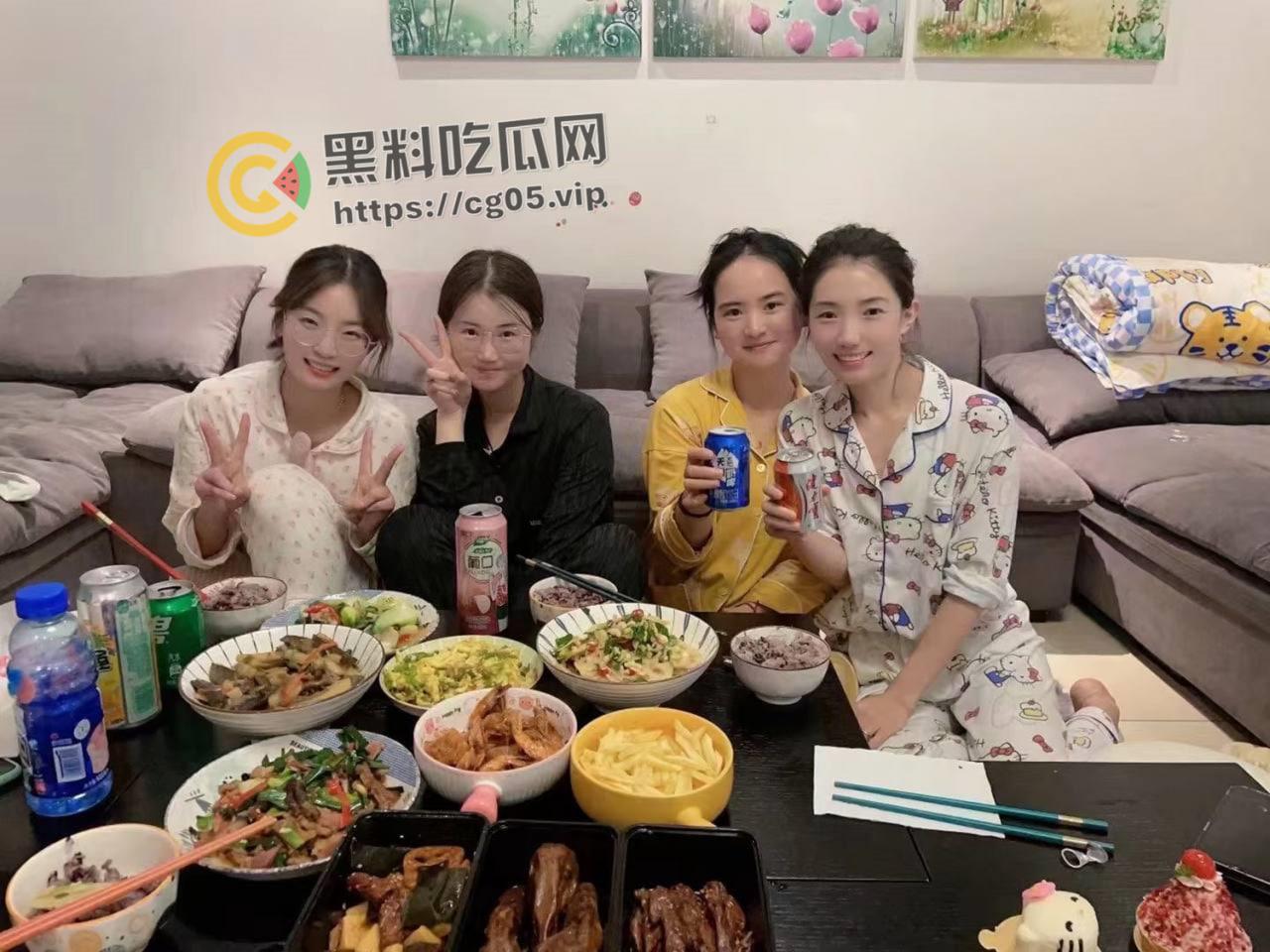 瓜友投稿！吉林长春骚货【刘哲】背着男朋友在探探上面疯狂约炮 性欲旺盛 渴望发泄 微信号曝光 懂的都懂了奥-5