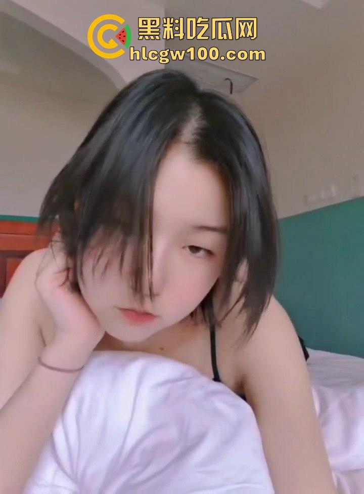 南宁师范学院极品母狗【黎文莹】调教视频曝光,口活顶得堪比飞机杯精液容量器。-4