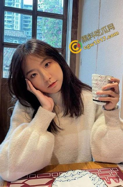 19岁清纯学生妹的疯狂派对：被被兽性三人轮奸，喝尿淫骚，变态4P，酒精与欲望交织，淫荡剧情直击内心-3