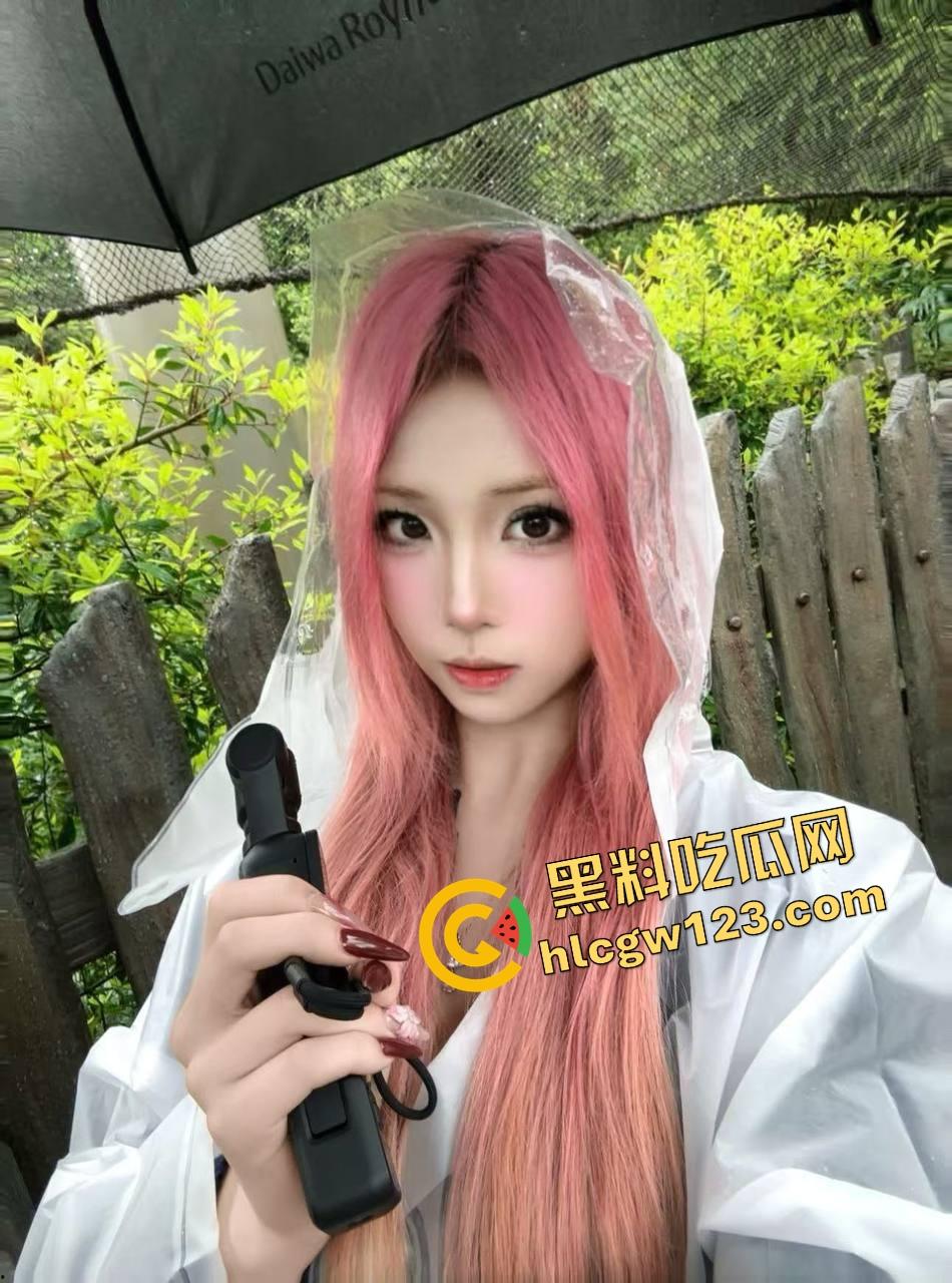 这夫妻太会玩，老婆前后开花，嘴伺候单男玩毒龙，屁股接力骑兵后入，老公只负责打光拍摄记录！-6