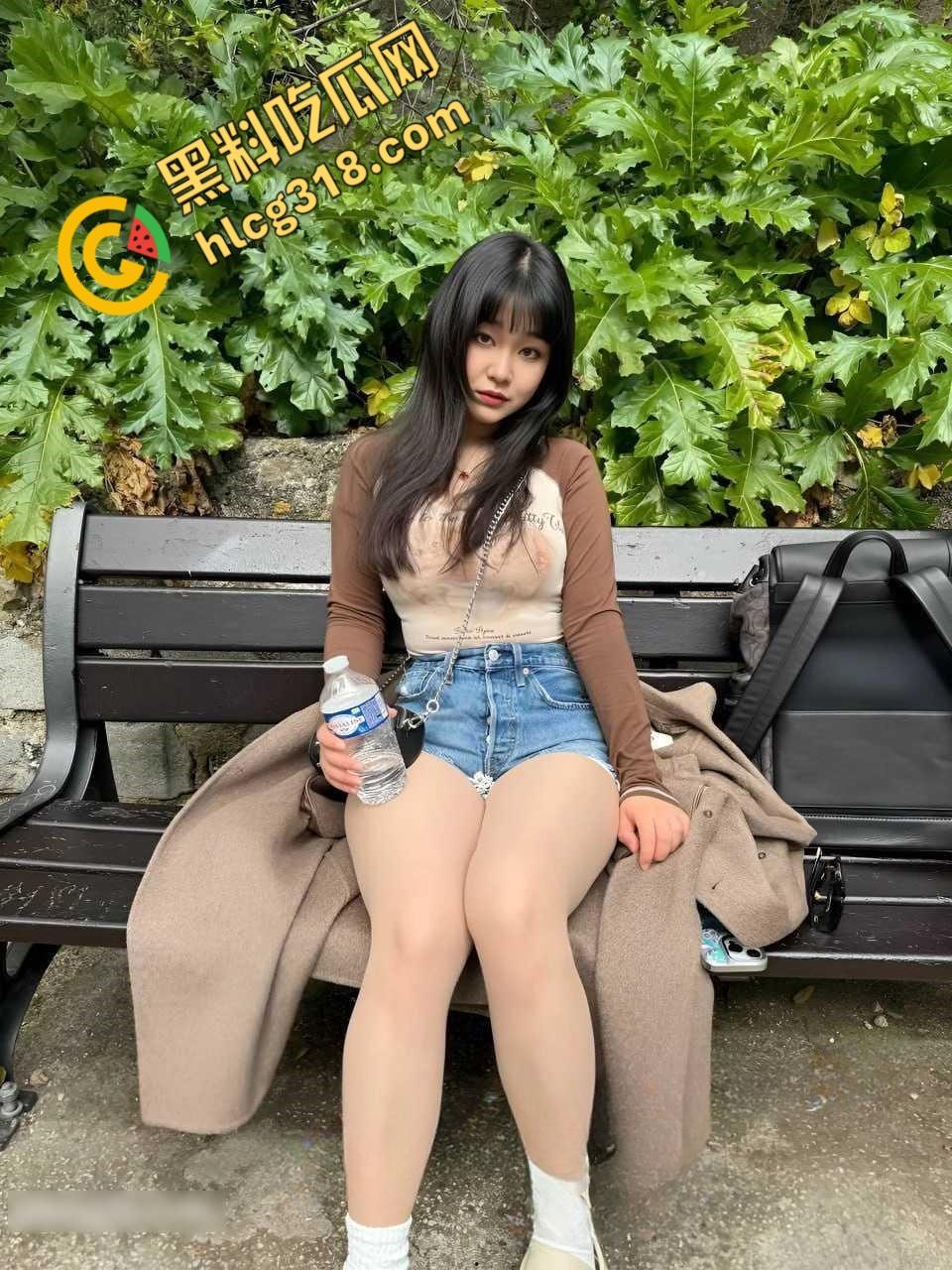 成都反差尤物【孙惠】，清纯外表脱衣服还害羞，主动口交足交轮番上，无套后入娇喘爽翻白眼 ！-4