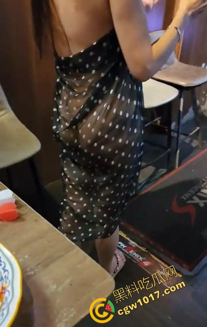 极品人妻【Sexygirl】为金主庆生：透视装迷情，美乳骚穴尽显，激情摩擦下欲望猛涨，酒吧尽显淫靡风光-7