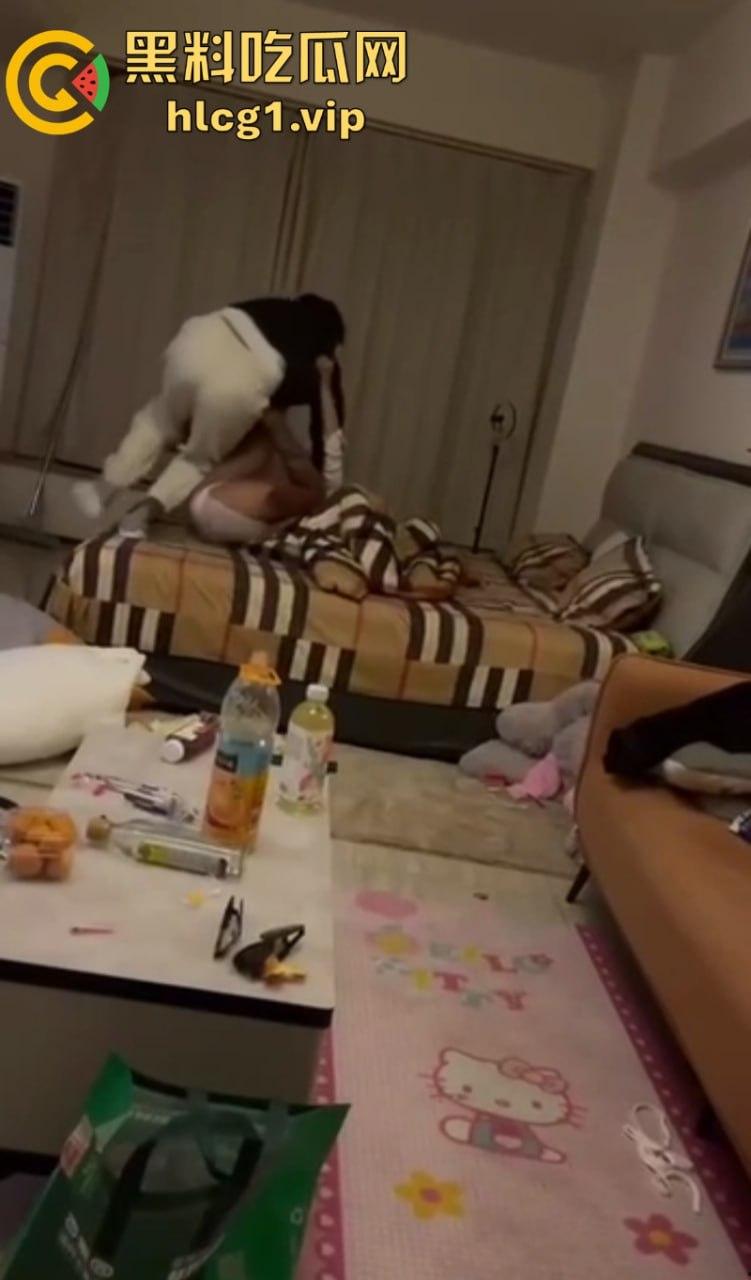 山东临沂 16岁精神小妹街头殴打三轮车司机 后续爆出一顿饭就能无套中出!-8