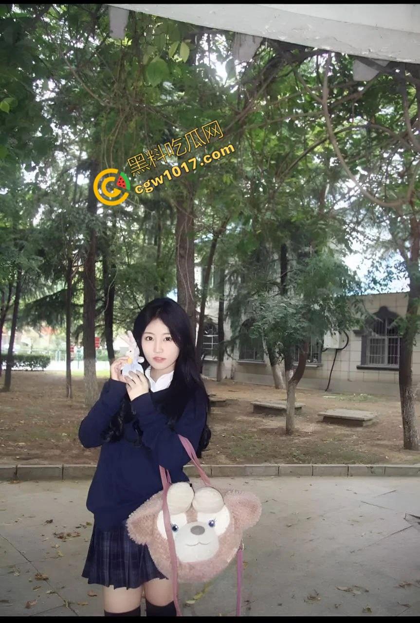 福建大学大一学妹【李梓涵】，清纯外表下藏淫荡欲望，裸聊勾引到酒店操逼，激情7次，叫声震酒店，渣男曝光视频全校疯传-10