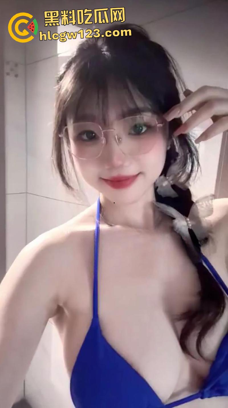 抖音68万粉颜值女神【sunny77】，持胸榨精大尺度福利，脸穴同框巨乳撩人，太诱惑了！-5