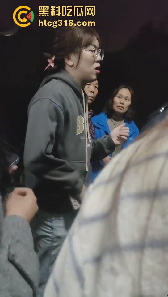 淮北师范生物工程系【祁鹿闻】 男扮女装进女澡堂偷拍被捉，据理力争还死不承认。-2