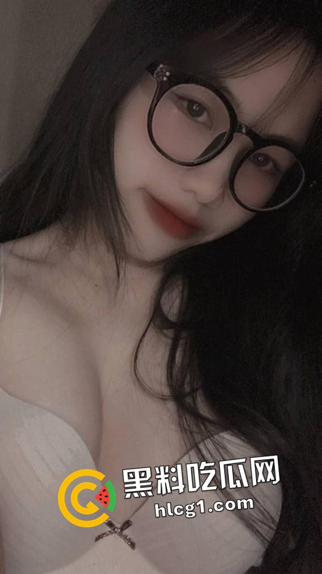 上海交通大学下海女大学生 淫纹身上纹 臭母狗本人 出租屋接待被拍视频流出-4