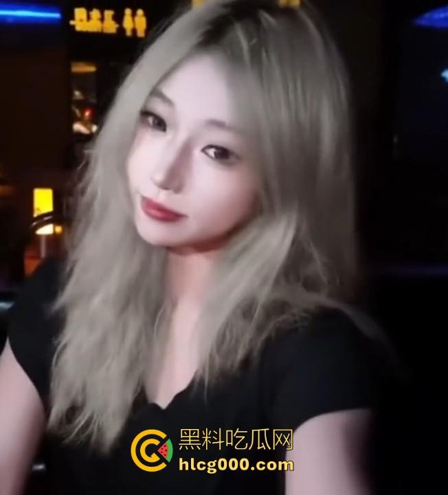 瓜友投稿！广东韶关实验中学骚逼母狗【解璐菲】千里送逼飞往重庆与前任异地打炮，被男友发现后怒爆私密视频！-6