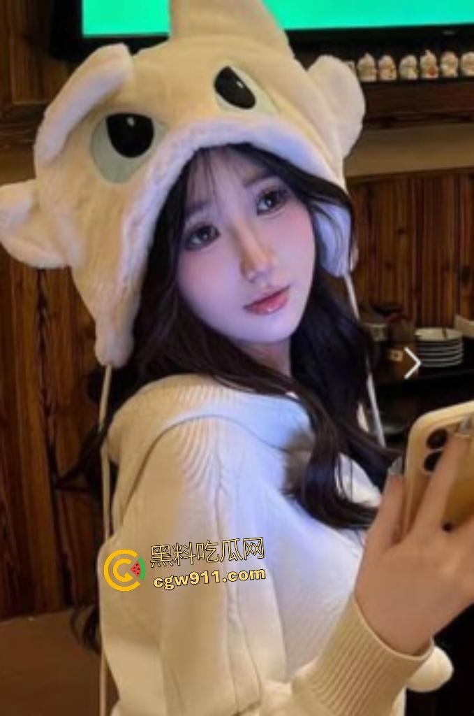 上海交大反差校花【李青汇】，瘦弱身材学生妹骑乘富二代大屌狂摇不止，技术骚浪到让人鸡巴爆炸！-1