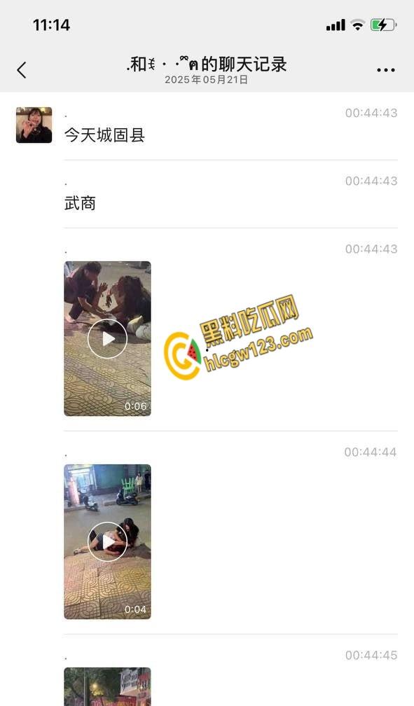 陕西城固县街头发生砍人事件， 疑似纹身男老婆出轨， 小白脸被当场杀头 !-1