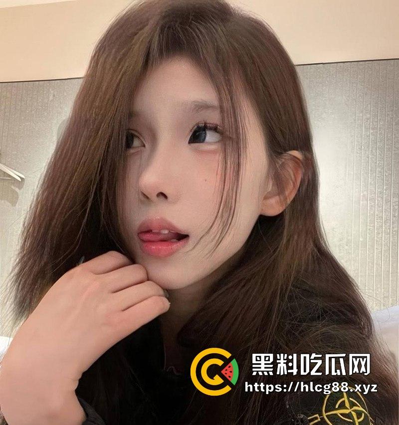 广东职业技术学院19岁母狗【李颖莹】清纯反差婊粉嫩馒头逼 大尺度裸舞用笔自慰视频调教 很有撸点!-1