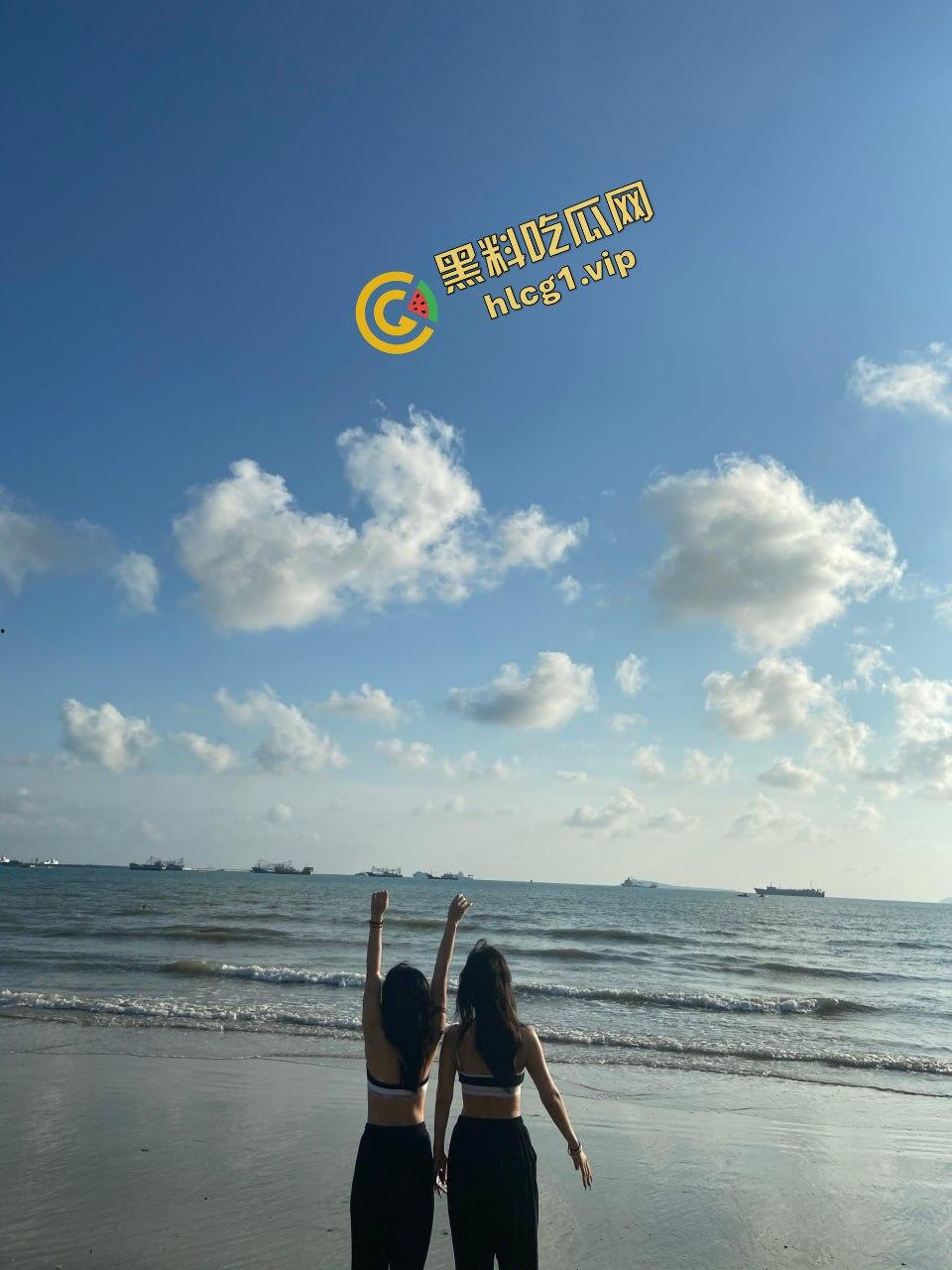 网友投稿曝光！三亚旅游认识的姐妹花，喝酒聊天微醺片刻，酒店卫生间干炮，愉快邂逅！-2