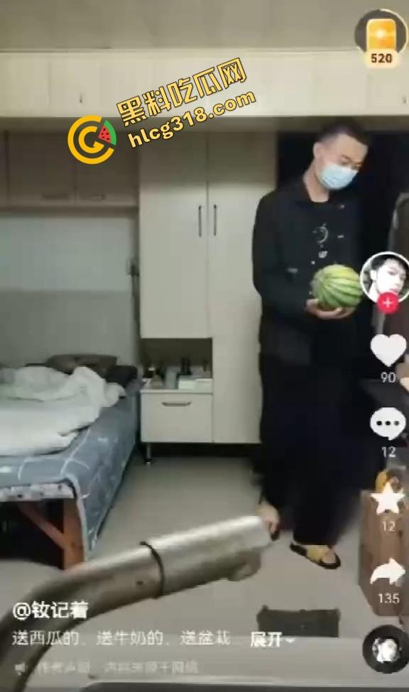 伪娘阿红逆天操作男装女扮钓直男,爆肏拍片一千部,敢约的全被玩废,号称伪娘界的终极掏蛋机!-3