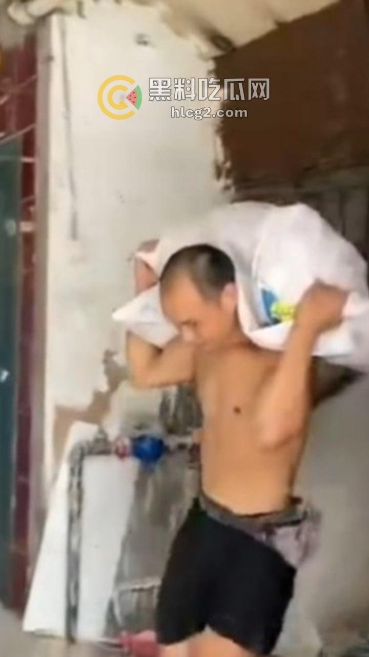 35岁小伙靠扛楼一天赚1000多，短短一年多攒下40万，赚钱秘密曝光！-7