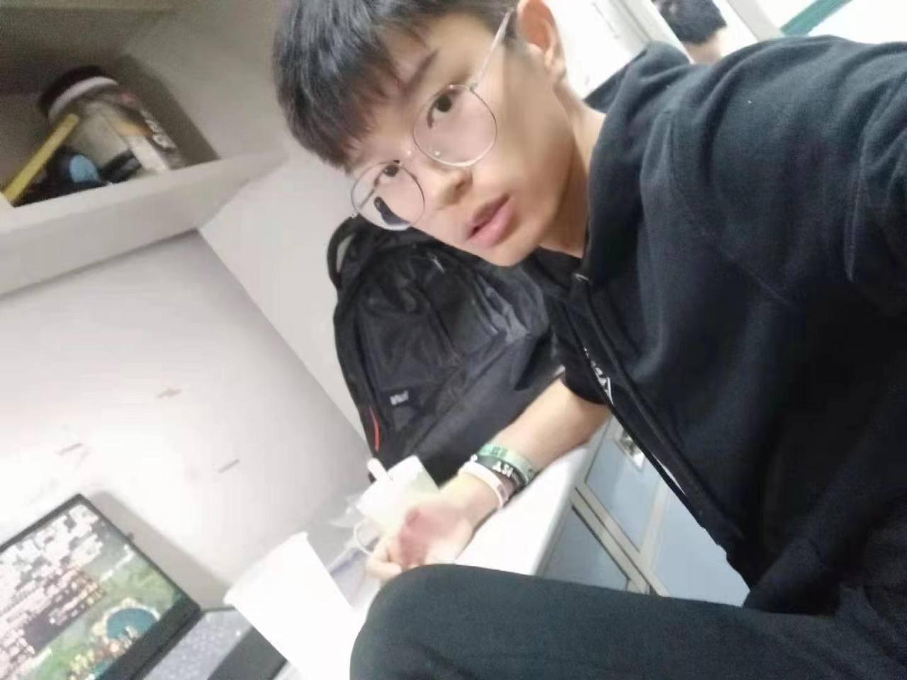 蚌埠大学生为参军做飞秒手术 在部队内遭感染被丢回家 最终不治身亡 家人抖音喊冤被封-4