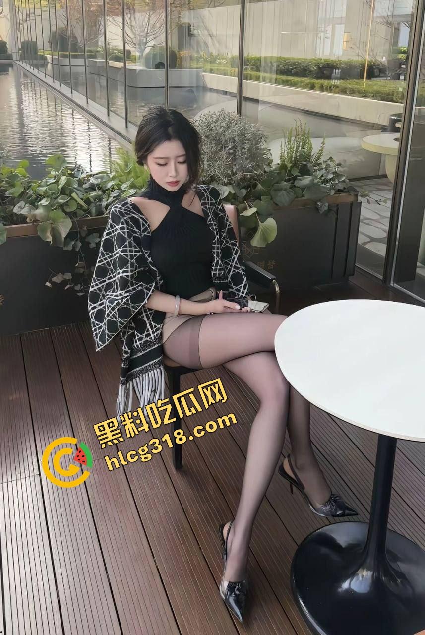 徐州鸡巴术惊呆全网,12cm鸡巴带上战神套套直接变20cm,黑丝母狗被操得喷水求饶!-1