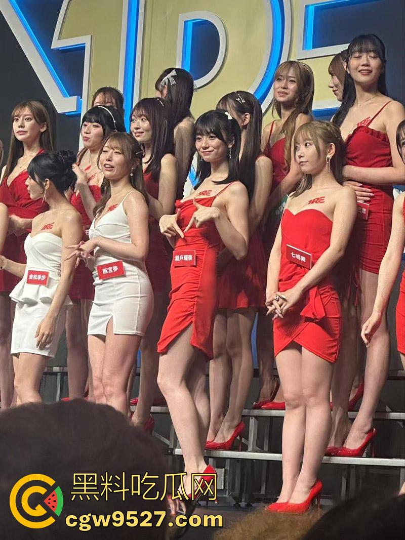 这才是男人天堂啊，台湾成人展盛况，各路老师齐聚一堂，大胆展示性爱姿势，这里面有你喜欢的老师吗？-7