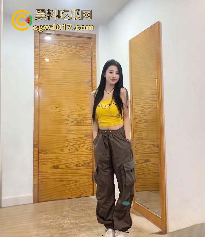 重庆理工大学【赵淮雯】清纯学生妹床上风情万种，舔蛋骑乘精通，无套狂操全身射满精液，这身材真的爱了！-5