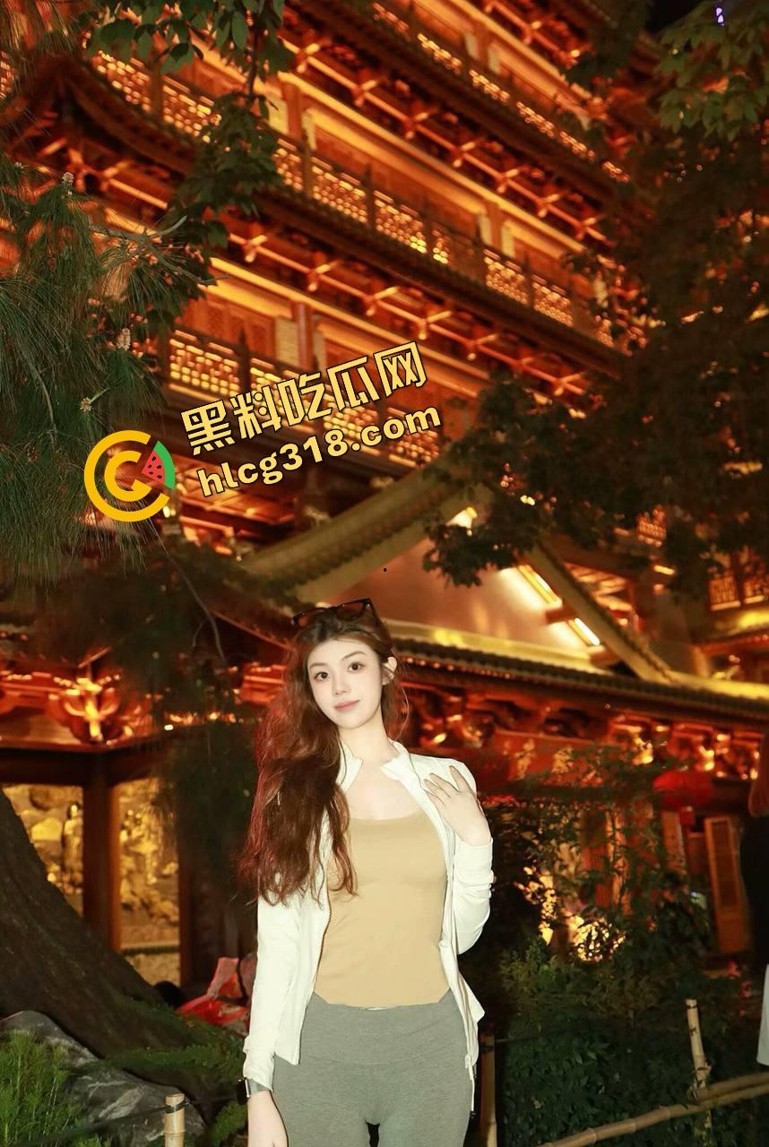 南京私立中专02年辍学技校妹『朱雪雪』白虎无毛三点粉嫩，兼职做快餐，这身子看一眼就得先撸为敬！-4