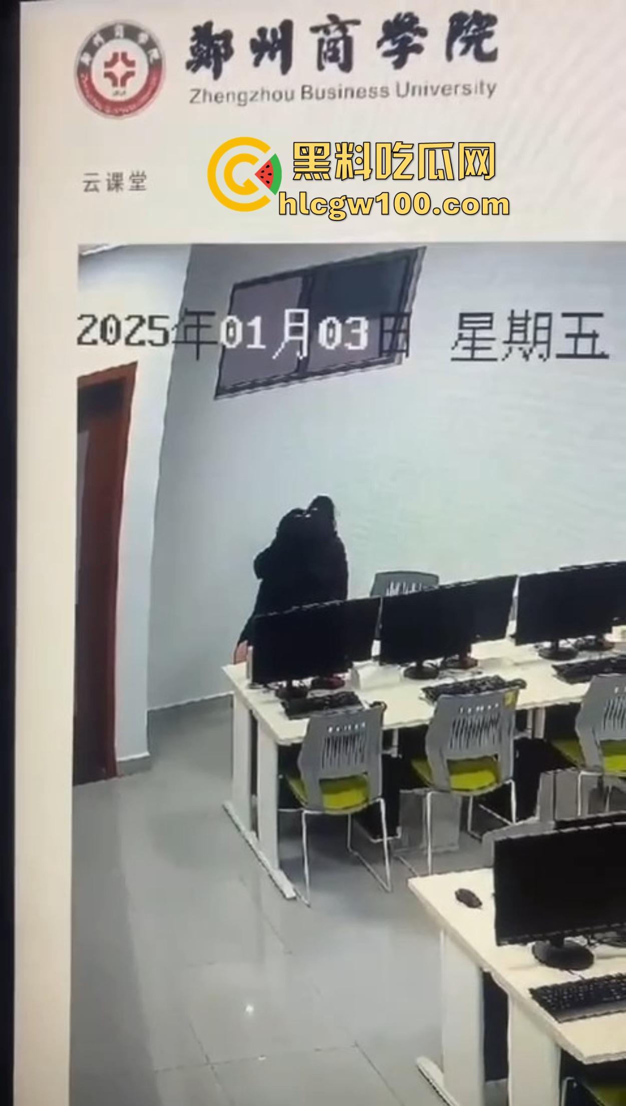 郑州商学院教室不学计算机学日逼，监控直接曝光成年度大瓜，教室性价比吊打大床房，同学你火了知道吗？-8