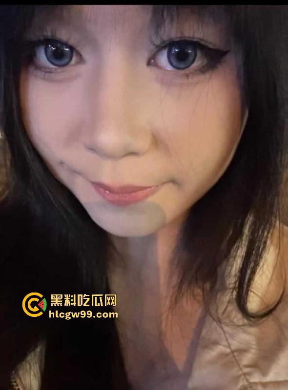 辽宁工商学院极品大三学姐【吴诗芸】给炮友拍裸照被玩腻后曝光,现实中很甜在床很骚。很有撸点!-4