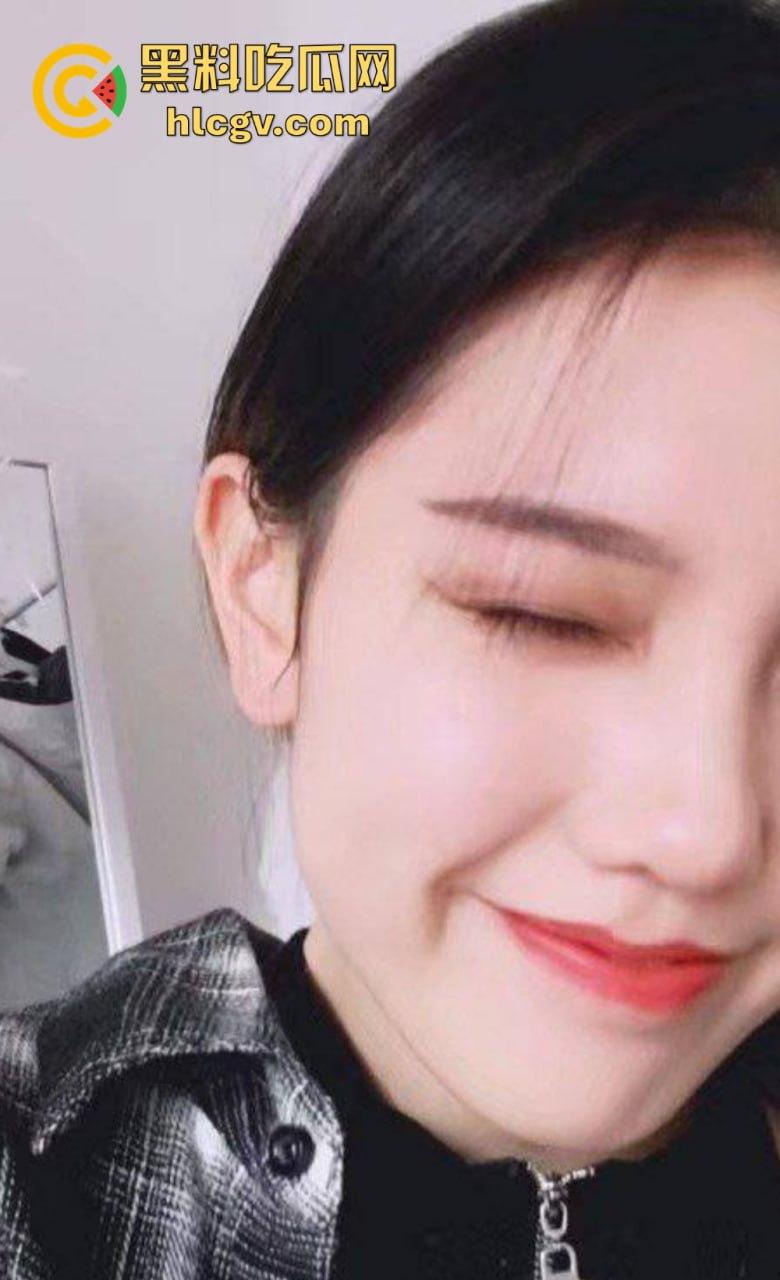 南充美女【李婉钰】被前男友曝光私密视频!黑丝长腿玩兴跳,长棍插穴骚气爆棚!-4