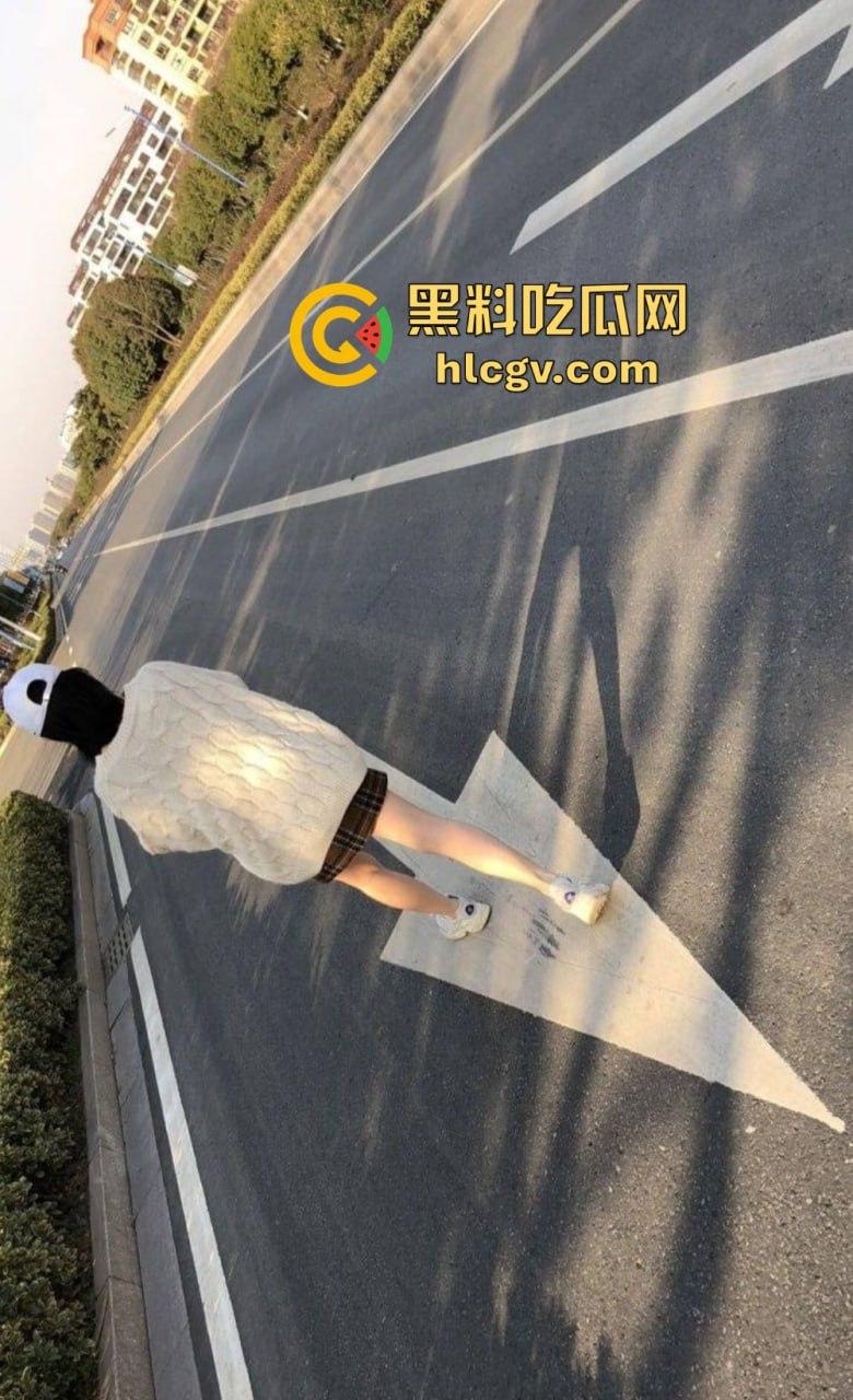 南充美女【李婉钰】被前男友曝光私密视频!黑丝长腿玩兴跳,长棍插穴骚气爆棚!-6