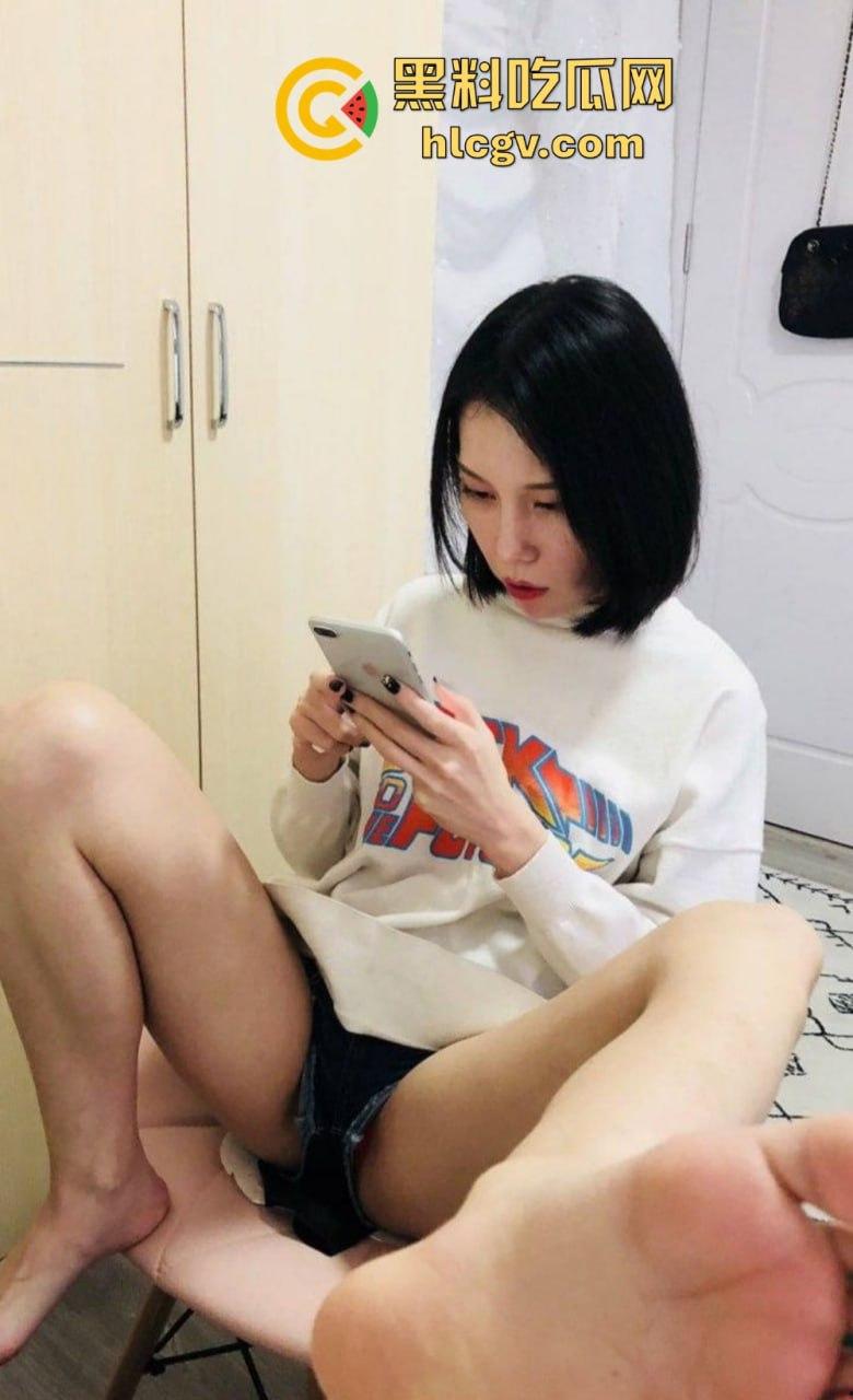 南充美女【李婉钰】被前男友曝光私密视频!黑丝长腿玩兴跳,长棍插穴骚气爆棚!-8