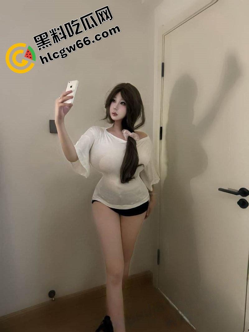 快手骚货【辣条Babbie】巨乳肥鲍全裸抓奶自慰流出。像头母猪一样挑逗金主，肉多穴紧操起来嘎嘎香！-5