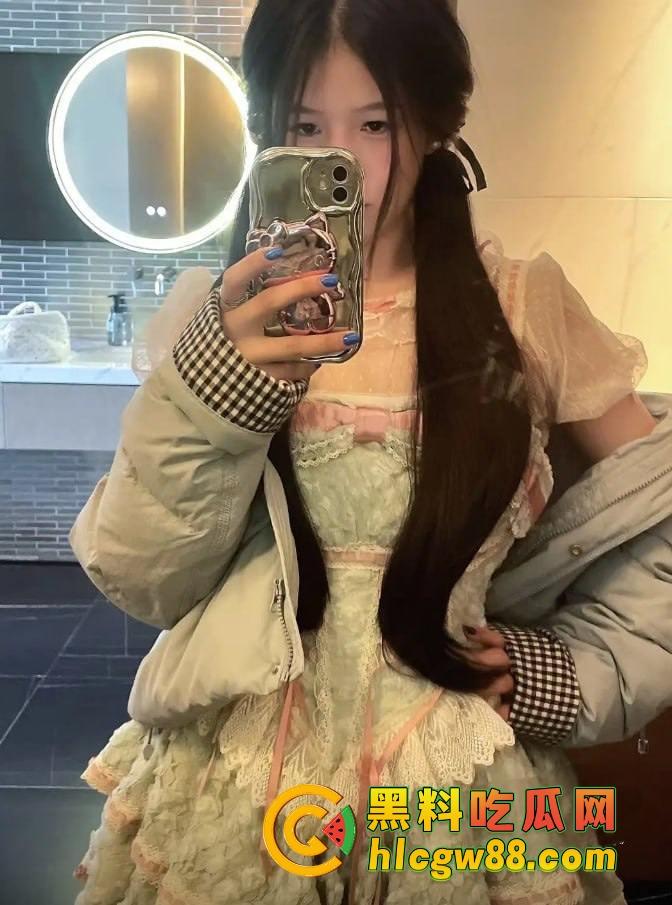 温州龙港欢乐幼儿园骚婊园长『章小敏』白天幼师晚上鸡婆,带队卖逼抖音选妃,这年头幼师难干!-18