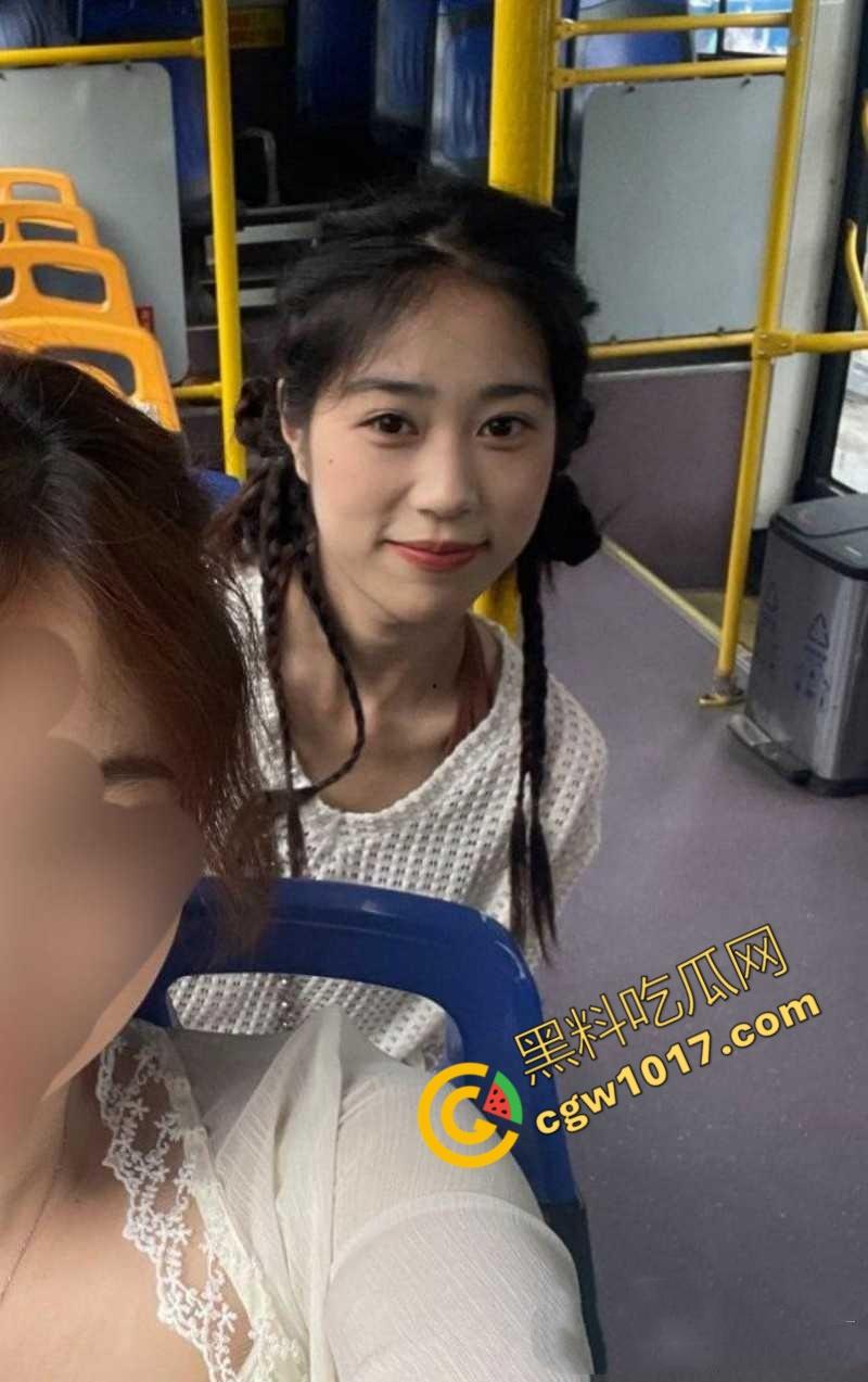 上海极品舞蹈生【杨萧颜】难以抵抗金钱诱惑，堕落为金主性奴，胯下侍奉爆筋肉棒，口技十分了得！-1