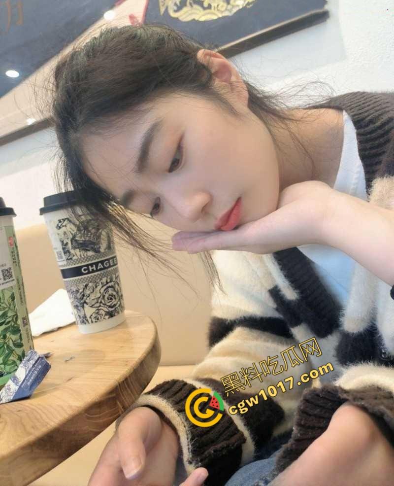 上海极品舞蹈生【杨萧颜】难以抵抗金钱诱惑，堕落为金主性奴，胯下侍奉爆筋肉棒，口技十分了得！-2