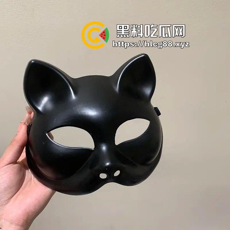 金爸专属定制的高级烟灰缸到货啦！反差性奴母狗在线吃烟灰，不仅是烟灰缸还是被肛塞脚垫！-4