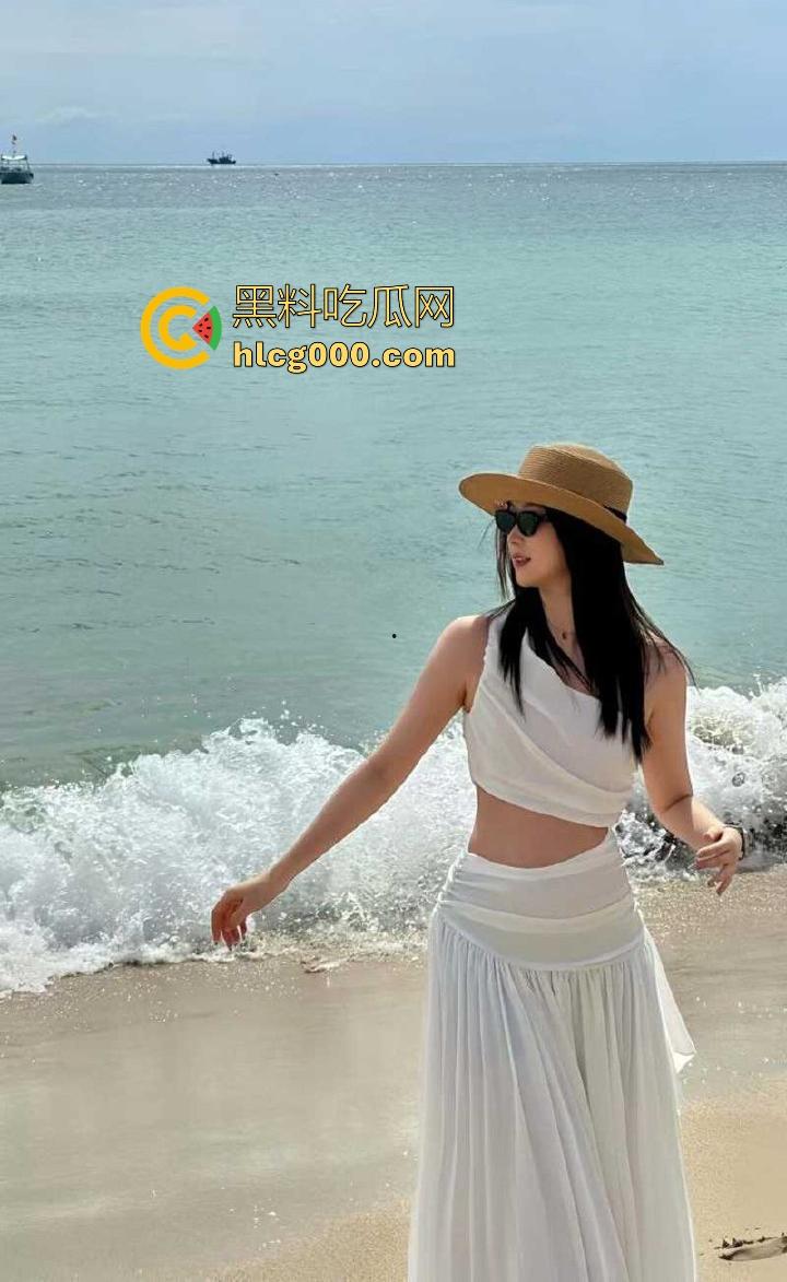 浙江大学00后学生妹【李依依】外表清纯可爱，实则性瘾缠身，夺魄翘臀被男友猛操，私密视频被渣男曝光！-2