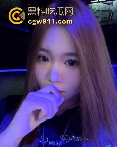 网恋半年的和平精英网友终于奔现啦！二话没说见面就是插，这妹子做爱期间也不浪费时间开一把！-2