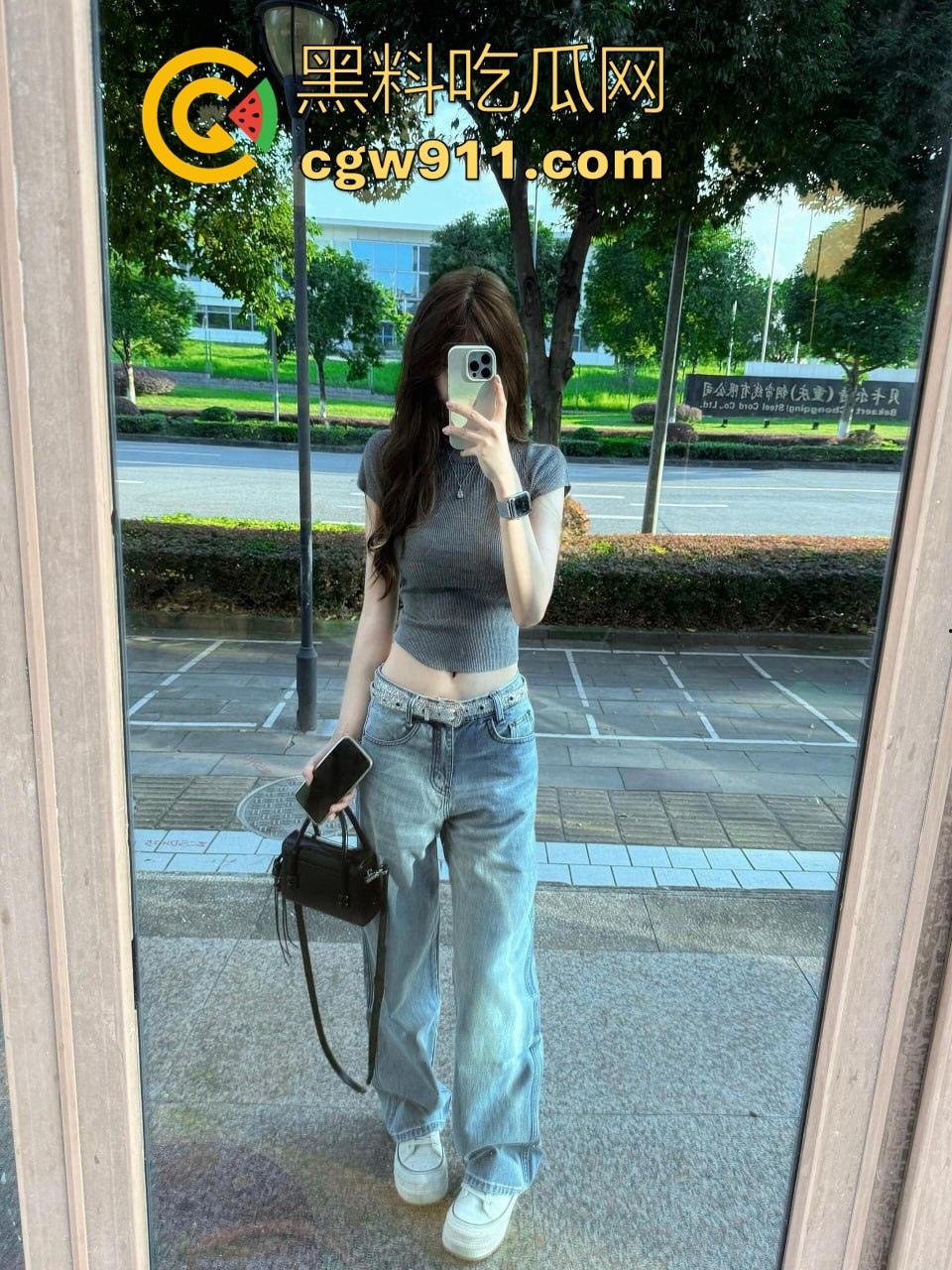 网恋半年的和平精英网友终于奔现啦！二话没说见面就是插，这妹子做爱期间也不浪费时间开一把！-6