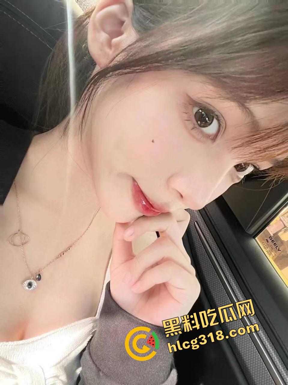 姐妹们口嫌体正直，嘴上说不看毛片，抓到集美看毛片还装正经？裤裆早就湿成狗了！-4