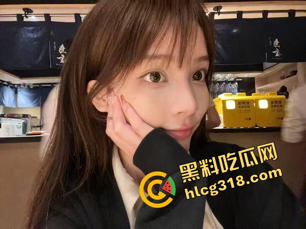 姐妹们口嫌体正直，嘴上说不看毛片，抓到集美看毛片还装正经？裤裆早就湿成狗了！-5