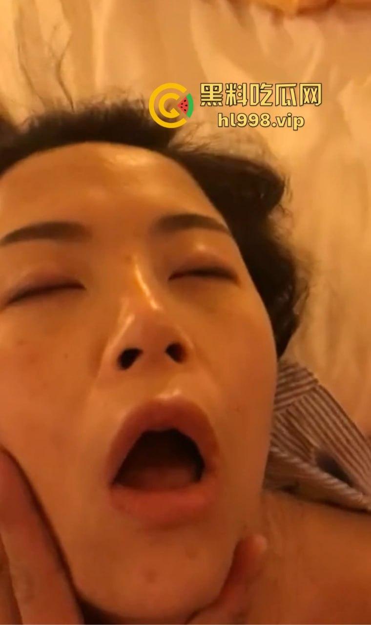 瓜友酒吧捡尸醉酒女,结果回酒店狂舔脚?瓜友的骚操作让小编看懵了,捡回去到底图个啥?-3