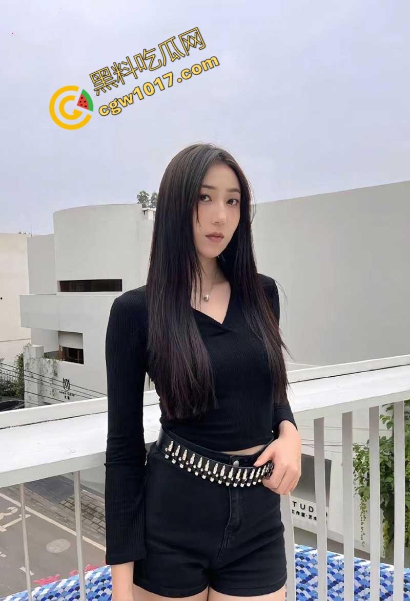 成都长腿御姐【张曦文】私密约炮视频曝光：T台女神化身淫娃荡妇，女上位骑乘金主大屌，淫穴喷张遭全网围观！-6