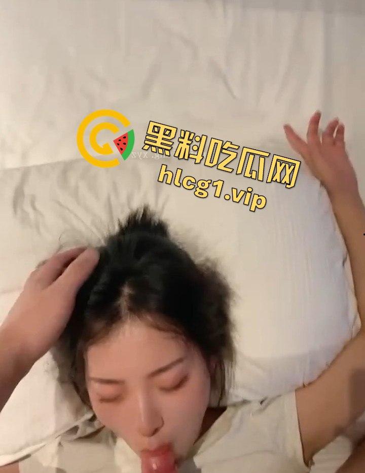 电竞少女大胆承诺，带我上分我带你吃鸡！千里送逼电竞房内情欲激战！-1