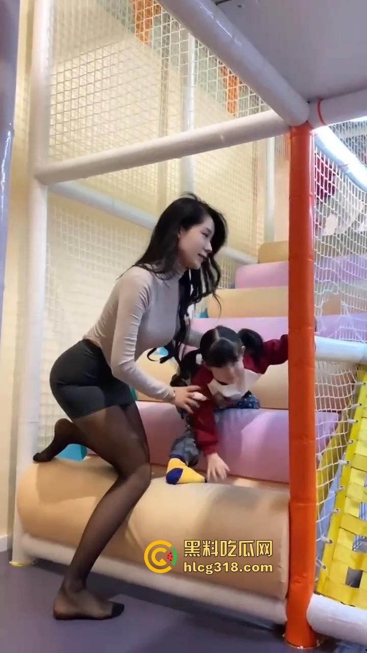 极品御姐也成为了我的胯下之物,身材丰满巨乳诱人,化身无情打桩机,把少妇操得淫水直流!-6