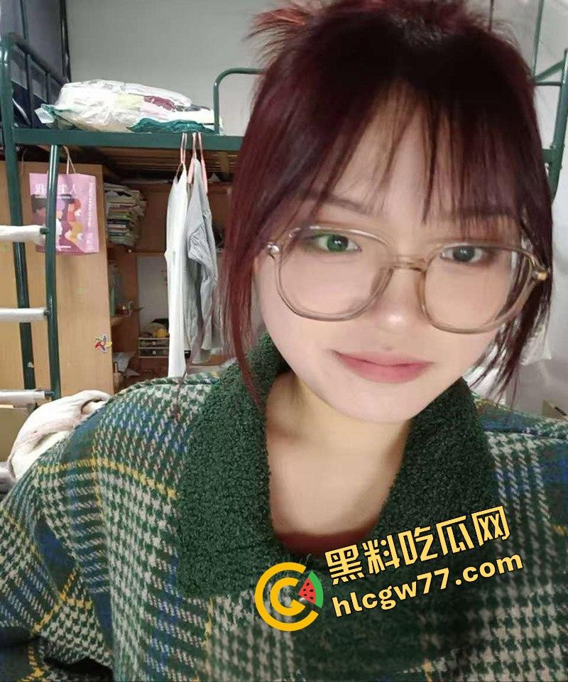 安徽文达信息工程学院【王忠燕】背着男友约炮劈腿 眼镜骚鸡主动骑乘榨精 反差惊人！-8