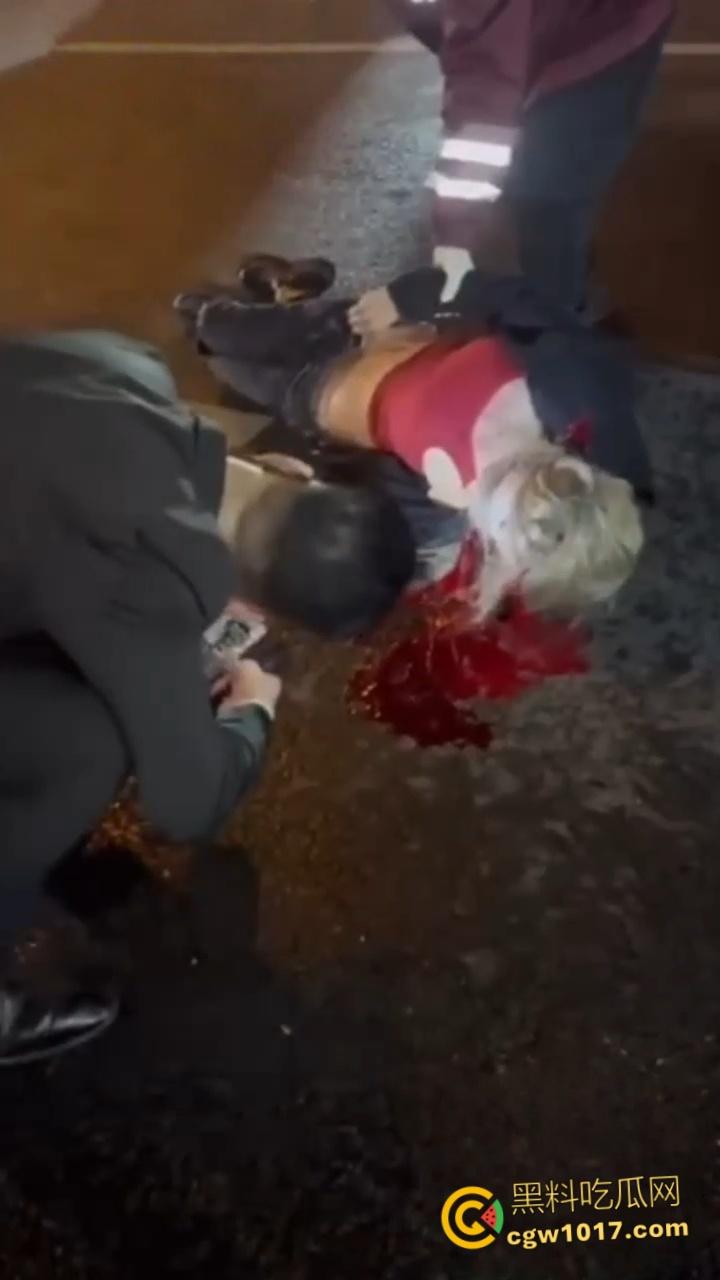 湖南长沙十二兽酒吧营销周周，年纪轻轻颜值爆表，深夜被轿车撞飞，现场惨不忍睹，这颜值谁看了不惋惜！-8